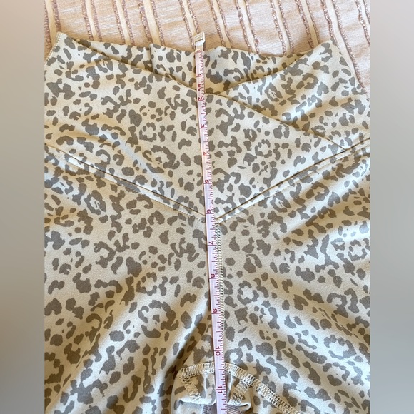 Crossover cheeta print leggings - Picture 6 of 10